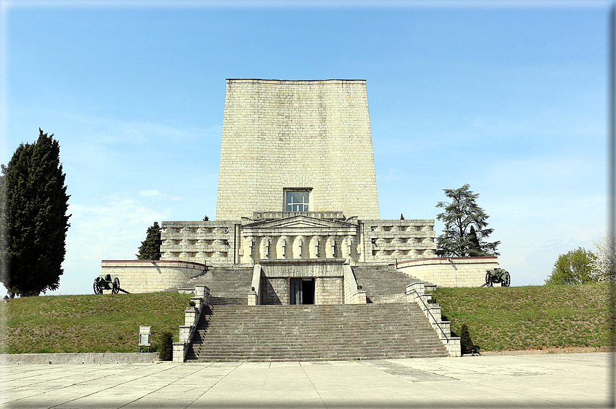 foto Sacrario del Montello